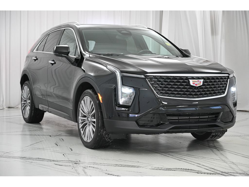 Used 2024 Cadillac XT4 Premium Luxury image 2
