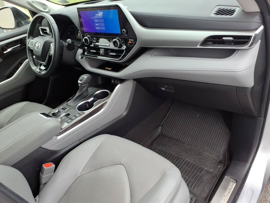 Used 2023 Toyota Highlander Platinum AWD/4WD image 18