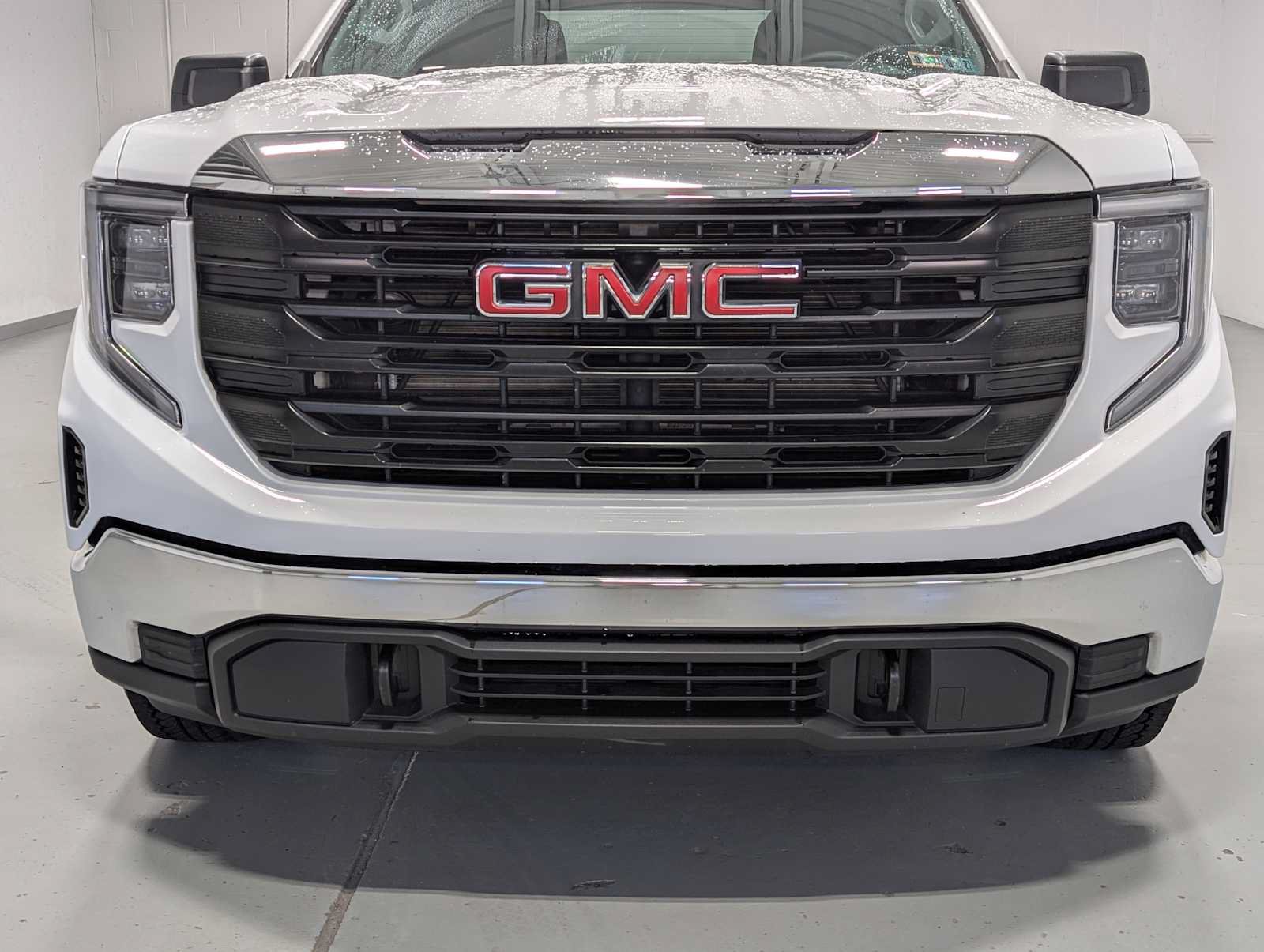 Used 2022 GMC Sierra 1500 Pro w/ Pro Value Package AWD/4WD image 2