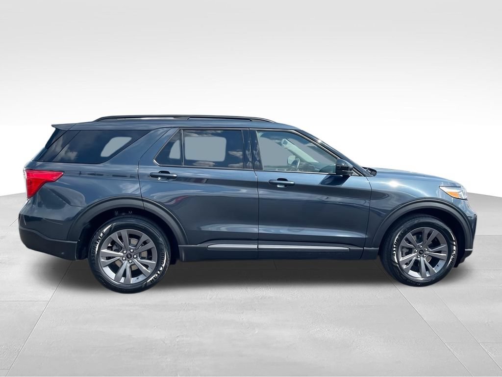 Used 2023 Ford Explorer XLT w/ Equipment Group 202A AWD/4WD image 9