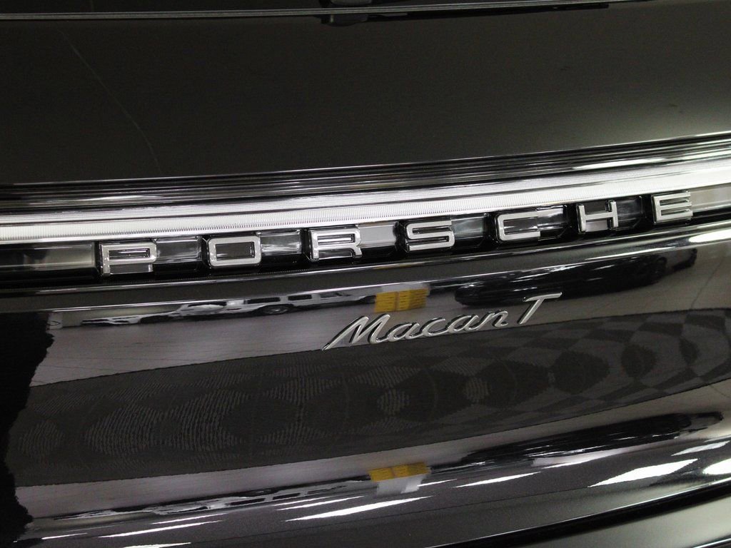 Certified 2025 Porsche Macan Turbo image 13