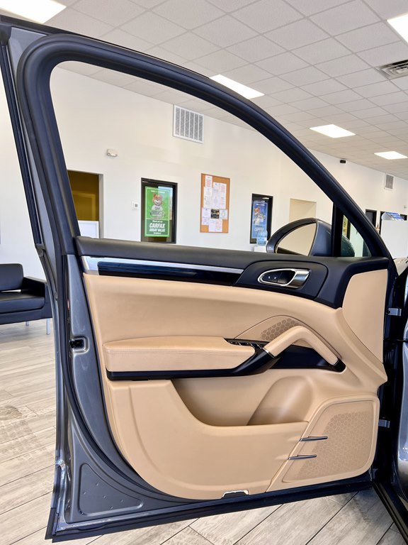 Used 2018 Porsche Cayenne image 15