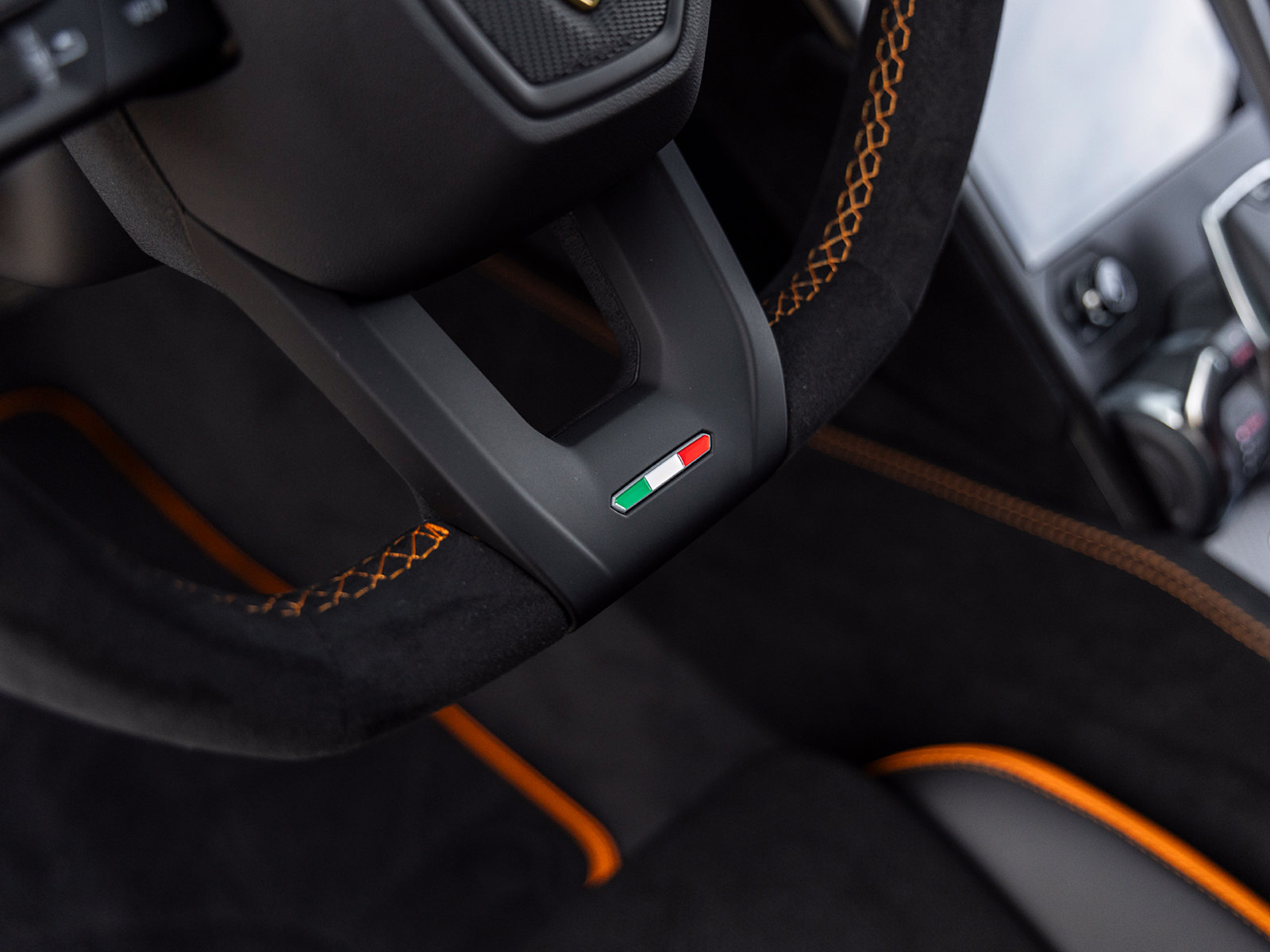 Used 2023 Lamborghini Urus Performante AWD/4WD image 34