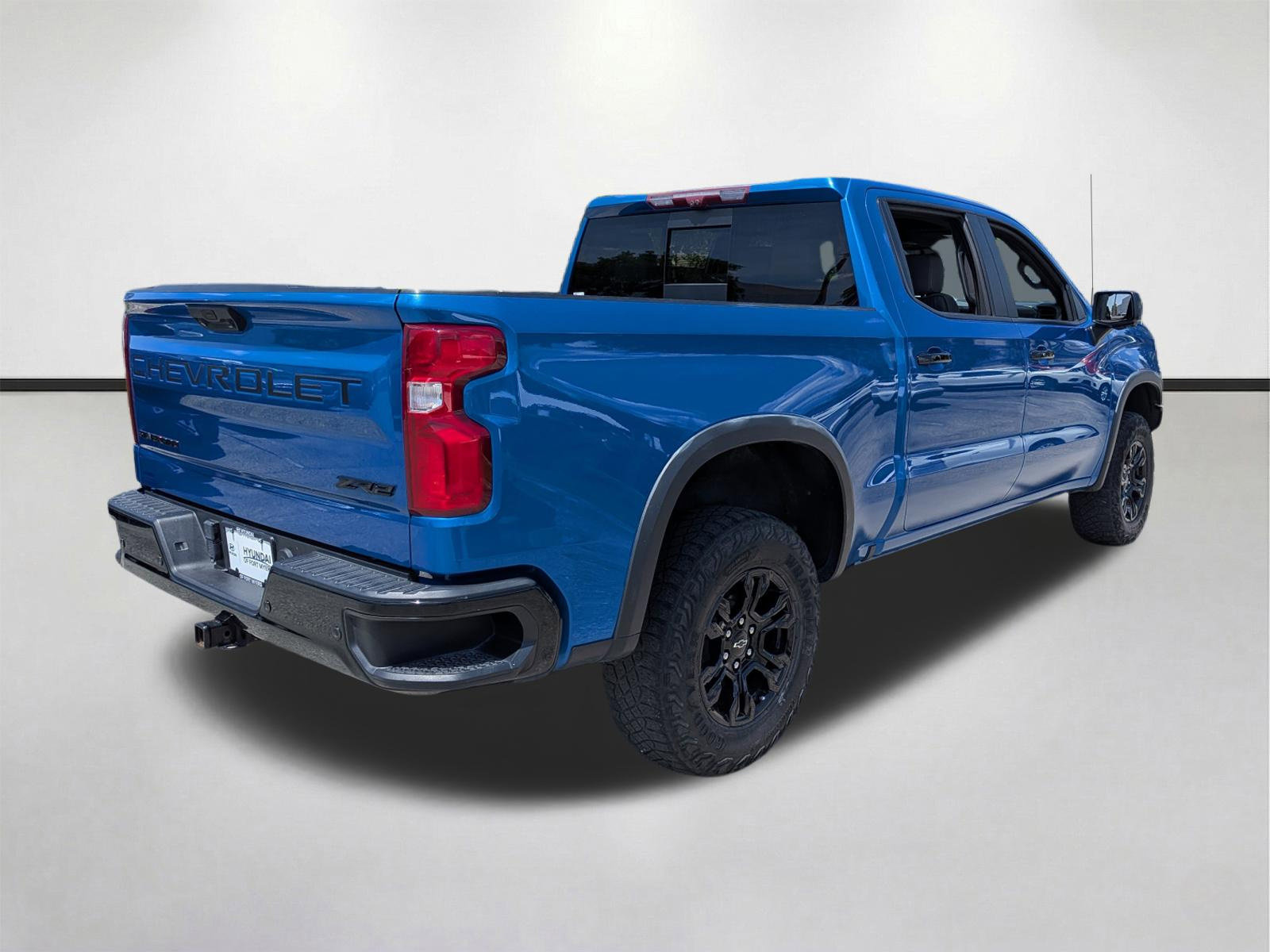 Used 2023 Chevrolet Silverado 1500 ZR2 w/ Technology Package AWD/4WD image 4
