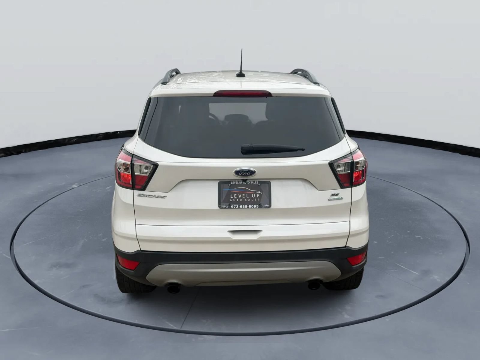 Used 2018 Ford Escape SE FWD image 7