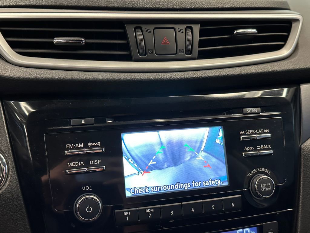 Used 2016 Nissan Rogue SV AWD/4WD image 14