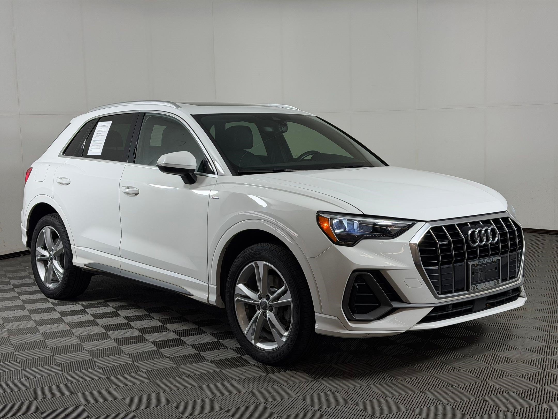 Used 2020 Audi Q3 2.0T Premium w/ Convenience Package AWD/4WD image 7
