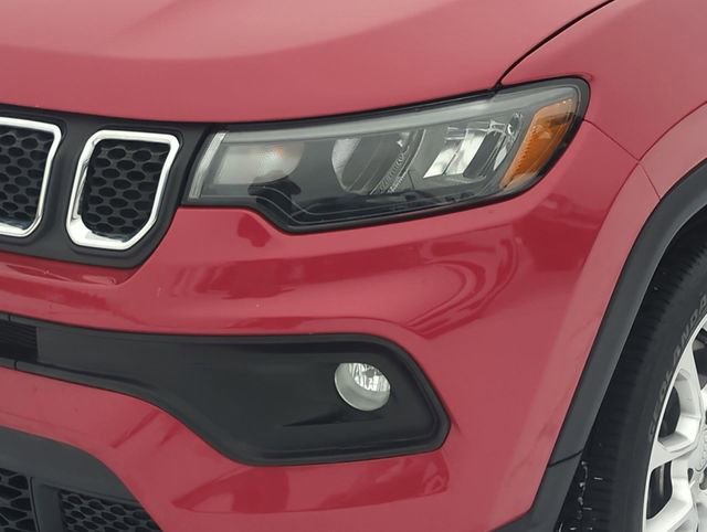Used 2023 Jeep Compass Latitude AWD/4WD image 9