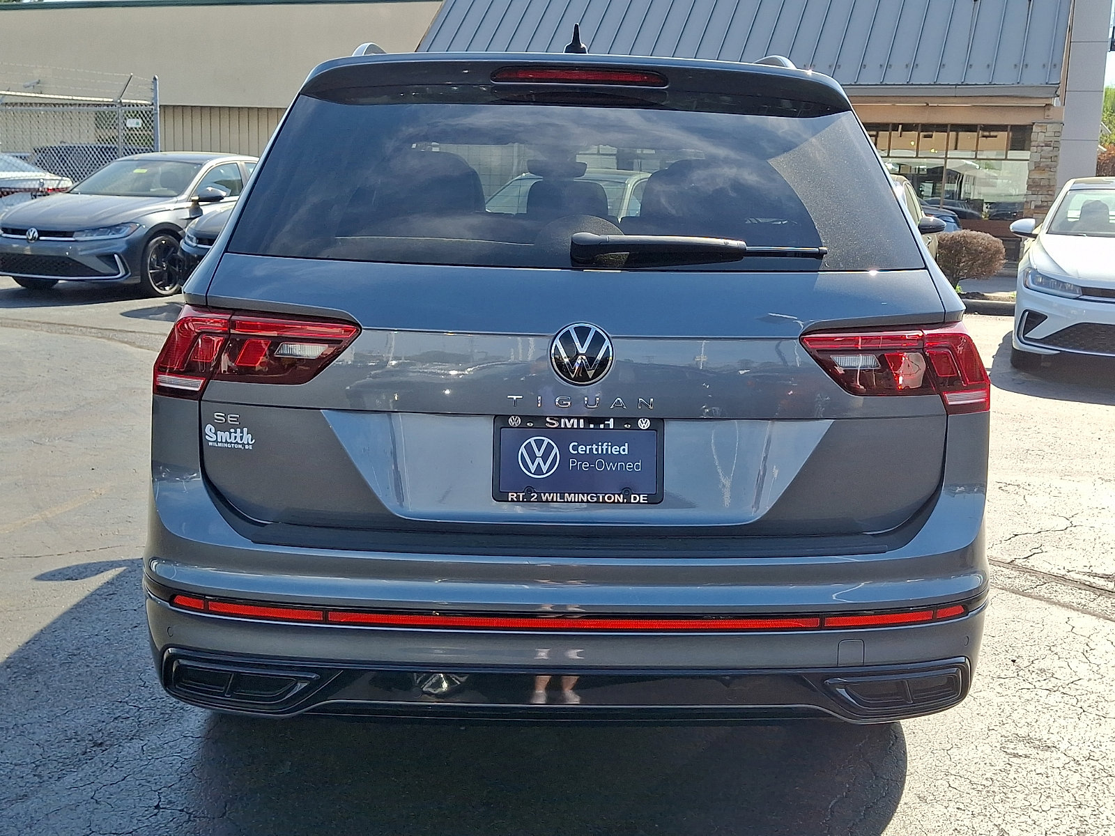 Certified 2022 Volkswagen Tiguan SE R-Line image 5