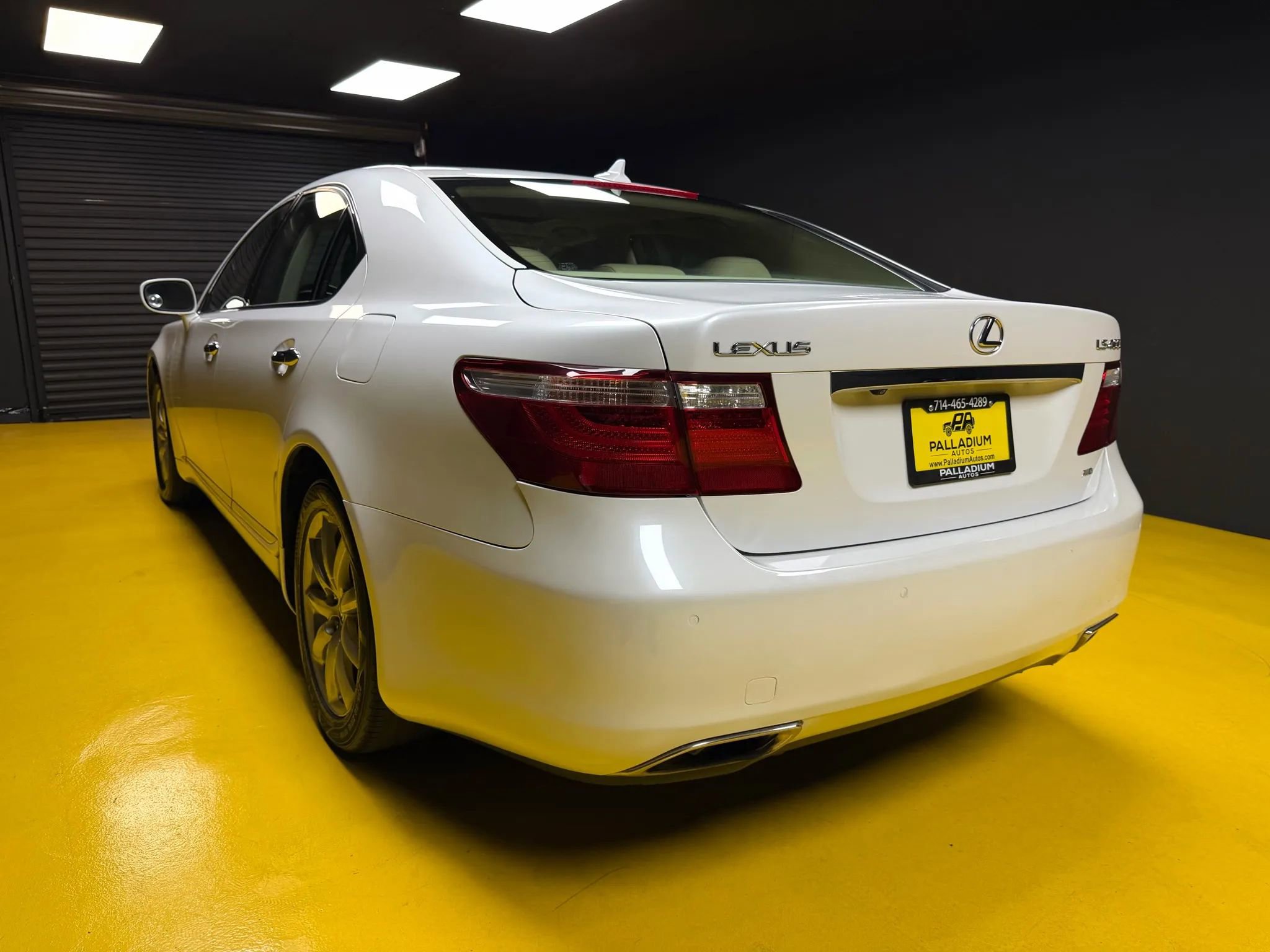 Used 2009 Lexus LS 460 AWD w/ Comfort Seating Pkg image 4