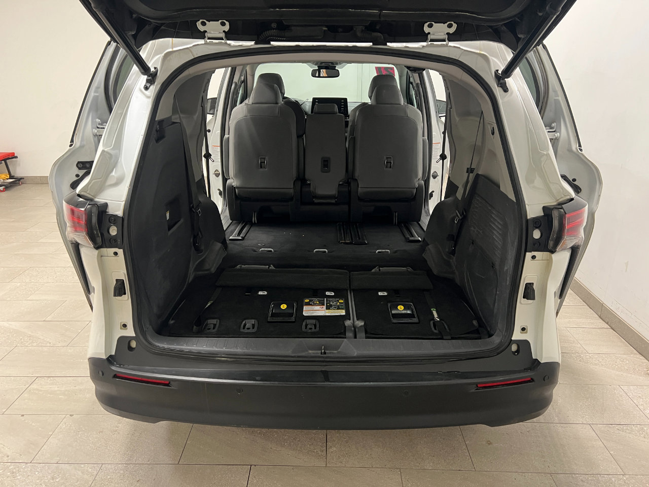 Used 2021 Toyota Sienna XLE w/ XLE Plus Package image 20