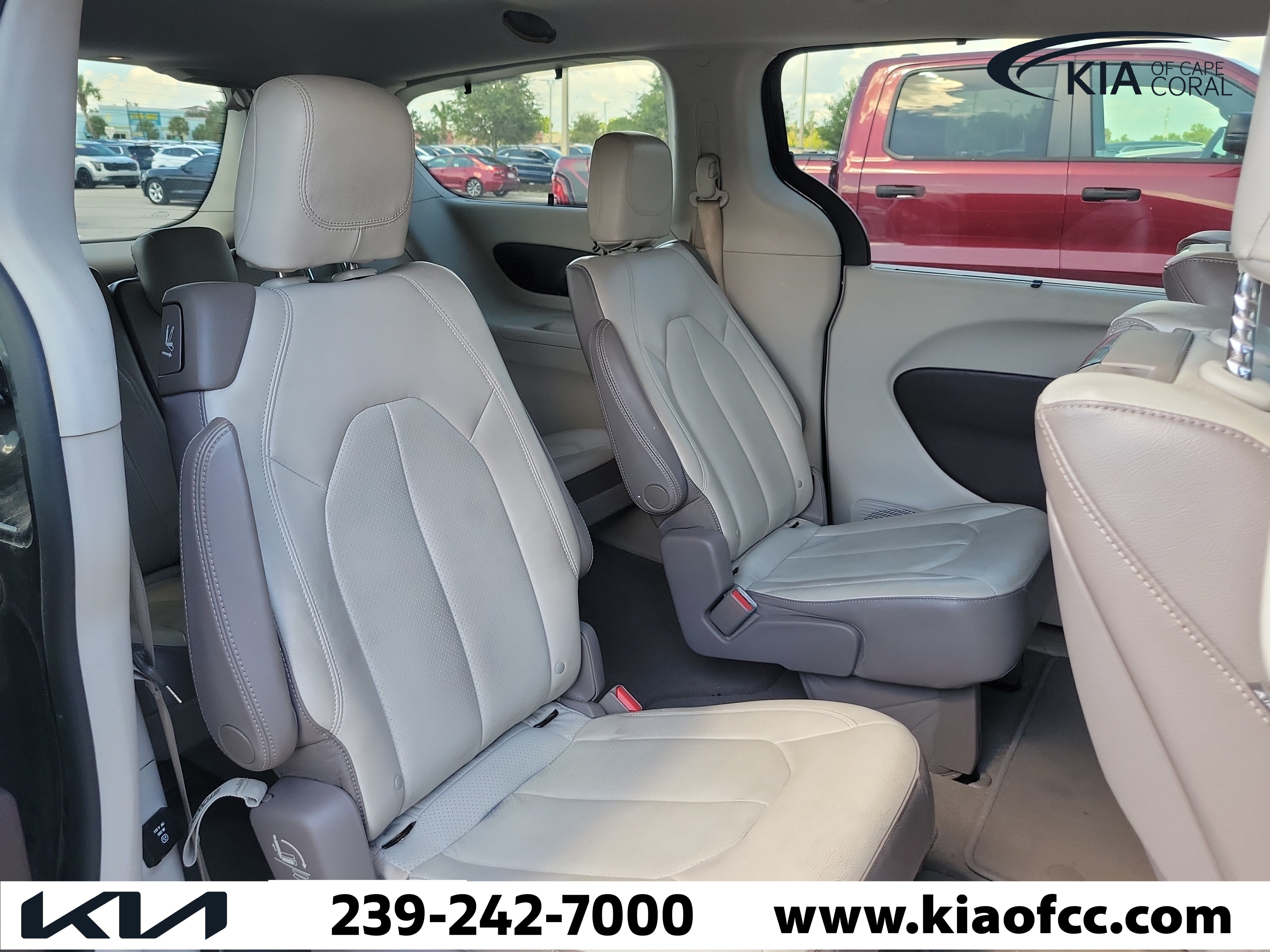 Used 2017 Chrysler Pacifica Touring-L Plus w/ Advanced Safetytec Group FWD image 10