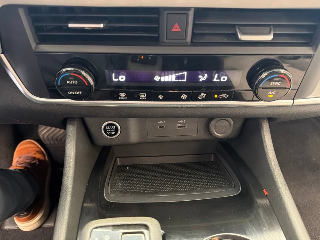 Used 2023 Nissan Rogue SV FWD image 29