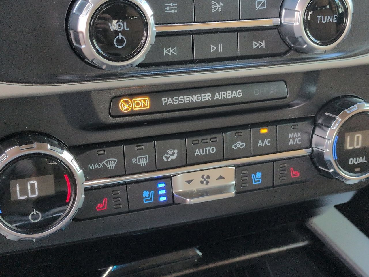 Used 2022 Ford F250 Lariat w/ Lariat Ultimate Package AWD/4WD image 23