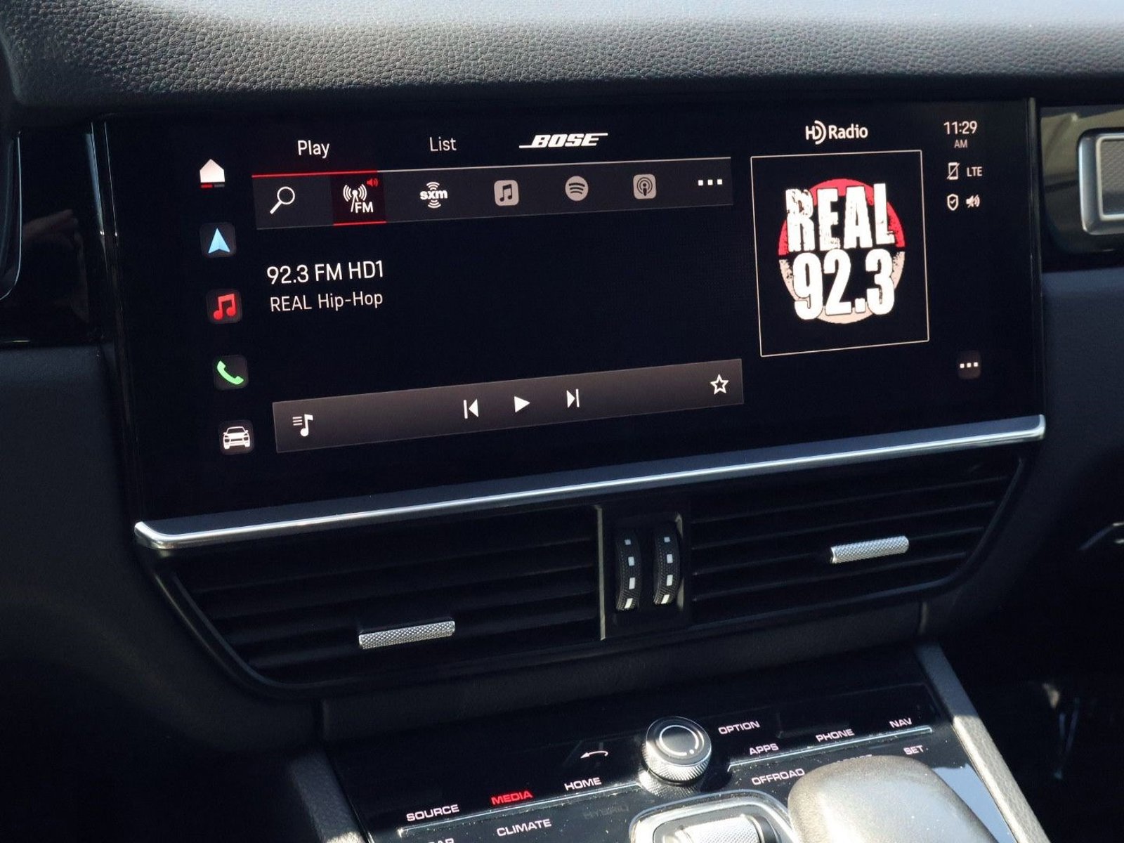 Certified 2022 Porsche Cayenne Platinum Edition AWD/4WD image 17