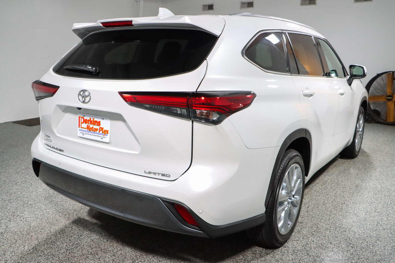 Used 2023 Toyota Highlander Limited image 7