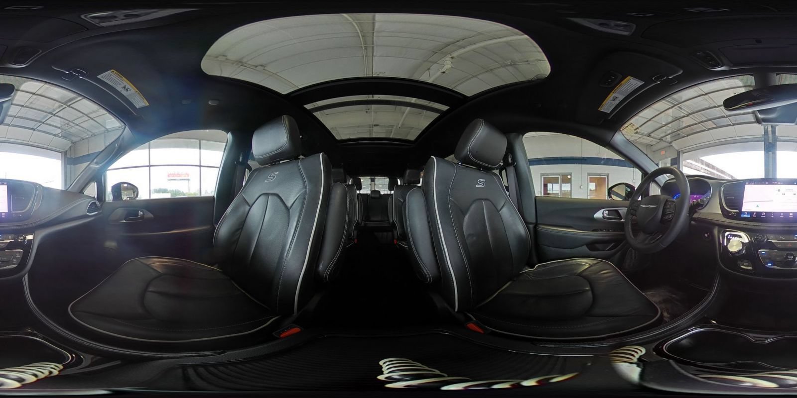 Used 2025 Chrysler Pacifica Limited FWD image 46