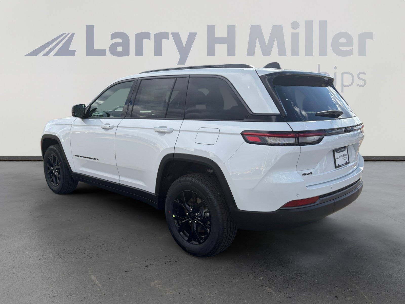 New 2026 Jeep Grand Cherokee Altitude AWD/4WD image 3