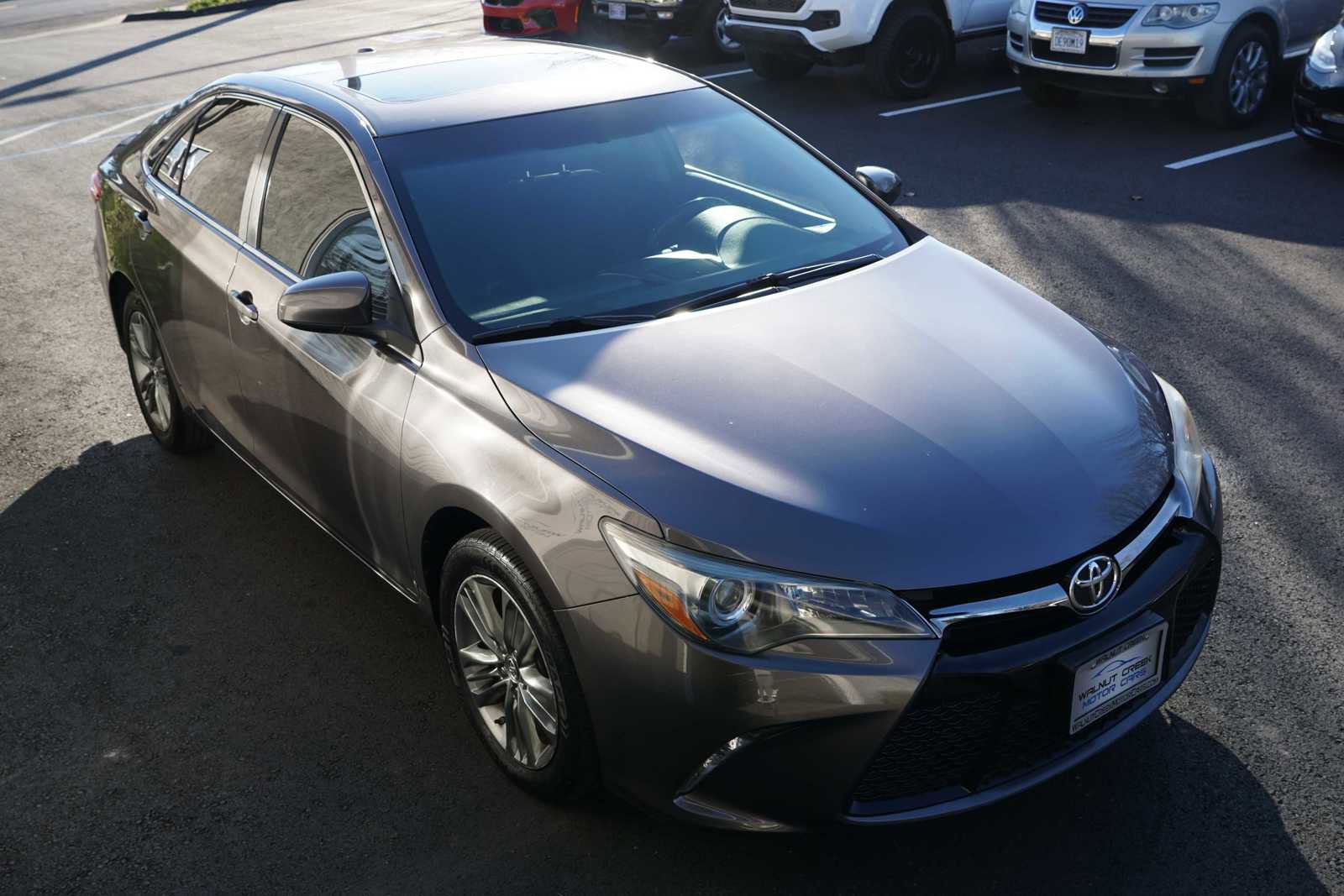 Used 2017 Toyota Camry SE w/ Moonroof Package image 9