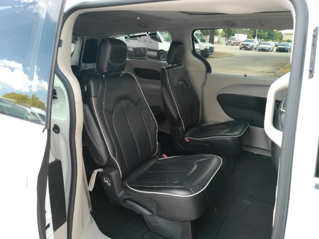Used 2023 Chrysler Pacifica Limited FWD image 27