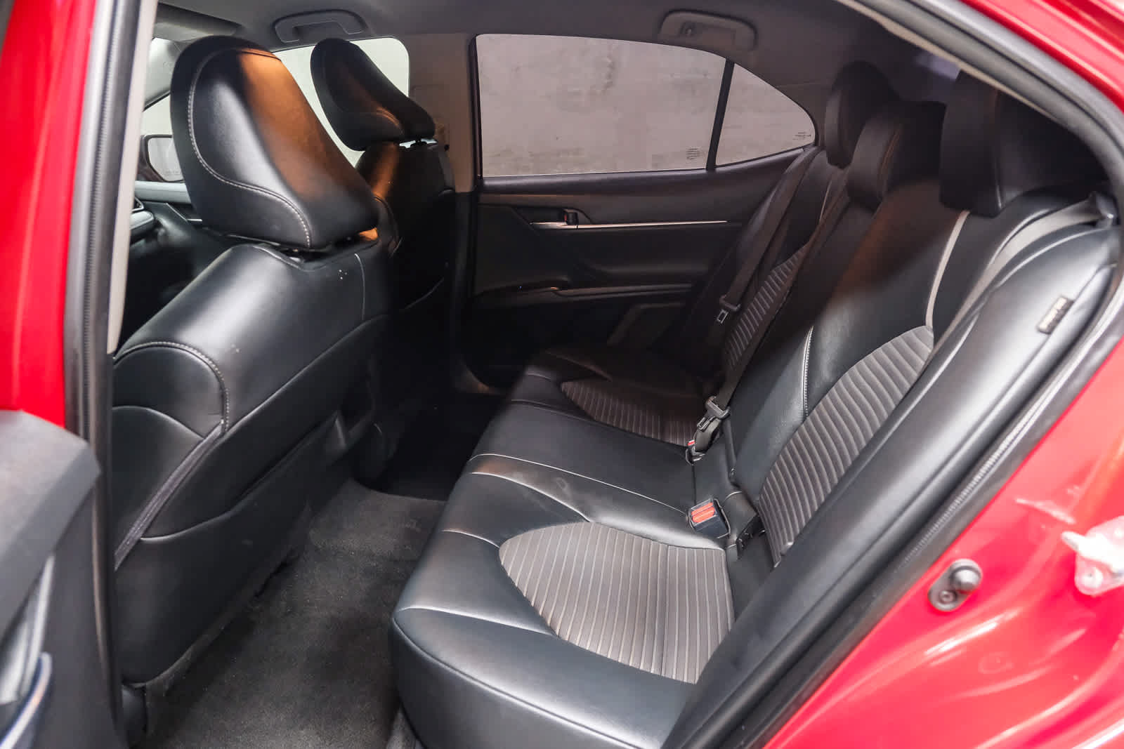 Used 2022 Toyota Camry SE w/ Carpet Mat Package (TMS) FWD image 23
