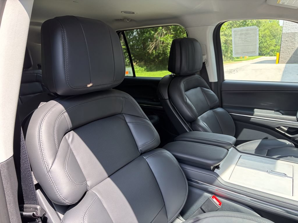 New 2027 Lincoln Navigator Premiere AWD/4WD image 31