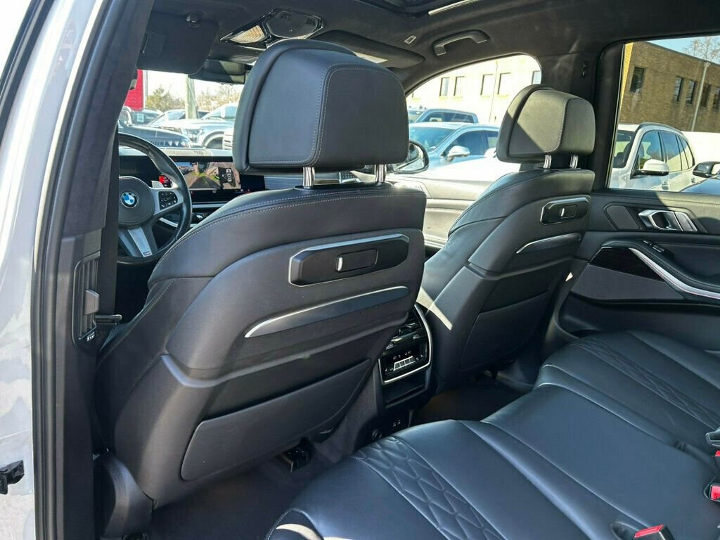 Used 2023 BMW X7 xDrive40i w/ Executive Package image 14