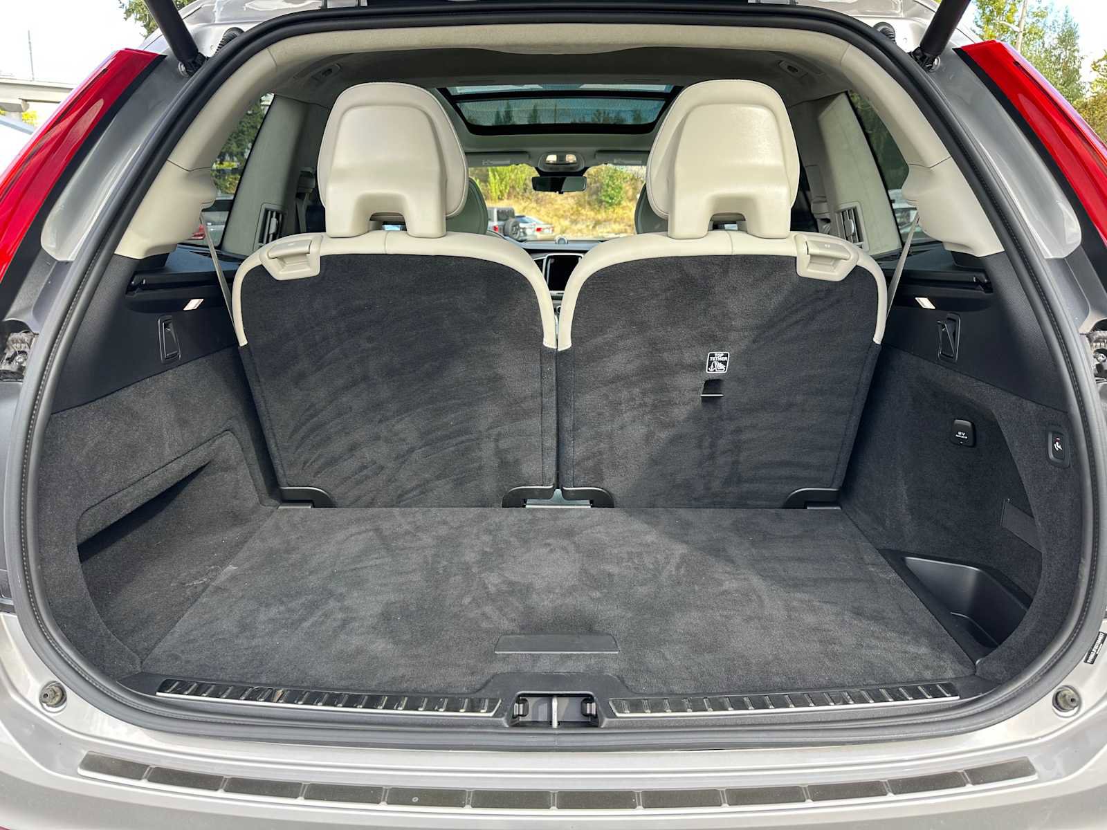 Used 2025 Volvo XC90 B6 Ultra w/ Lounge Package image 17