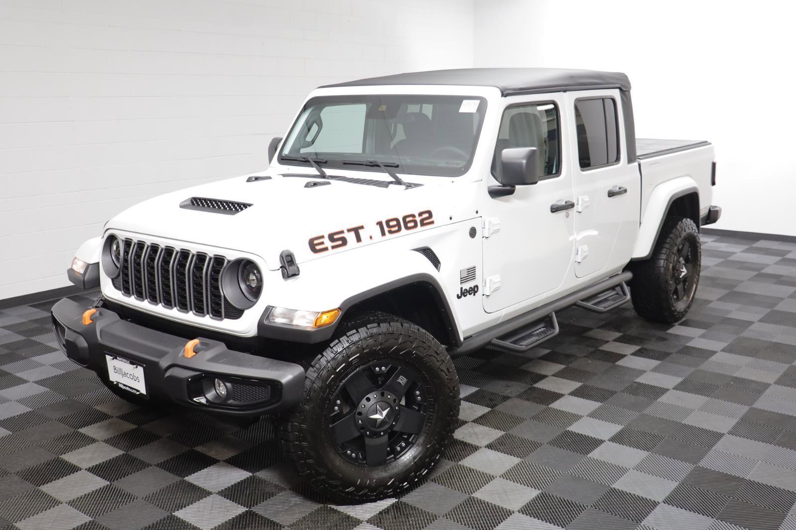 Used 2025 Jeep Gladiator Sport image 2