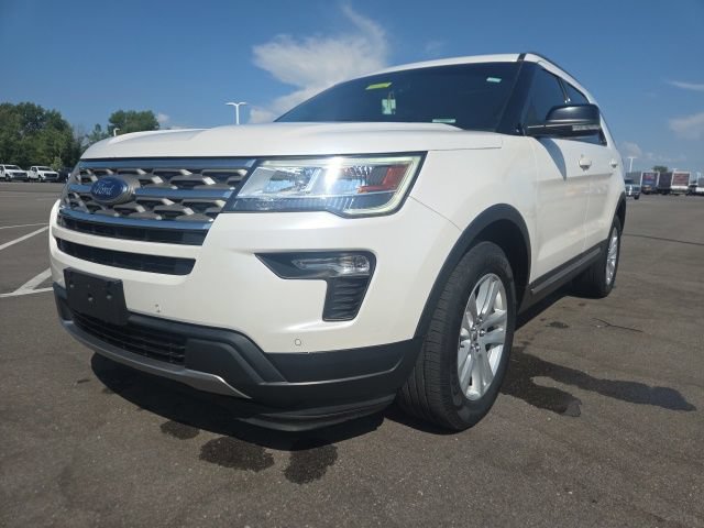 Used 2018 Ford Explorer XLT w/ Equipment Group 202A AWD/4WD image 2
