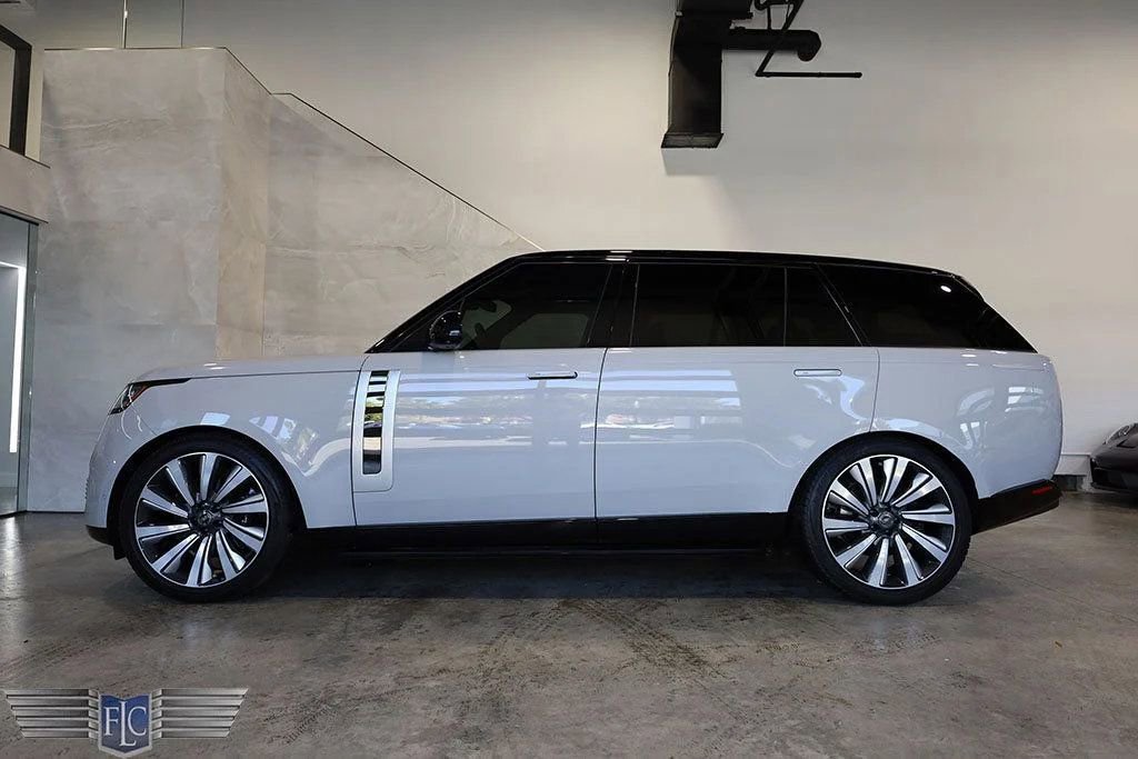 Used 2023 Land Rover Range Rover SV image 10