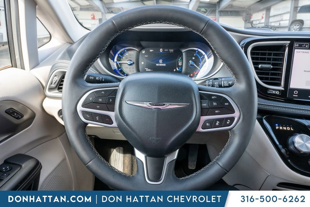 Used 2023 Chrysler Pacifica Touring-L image 6