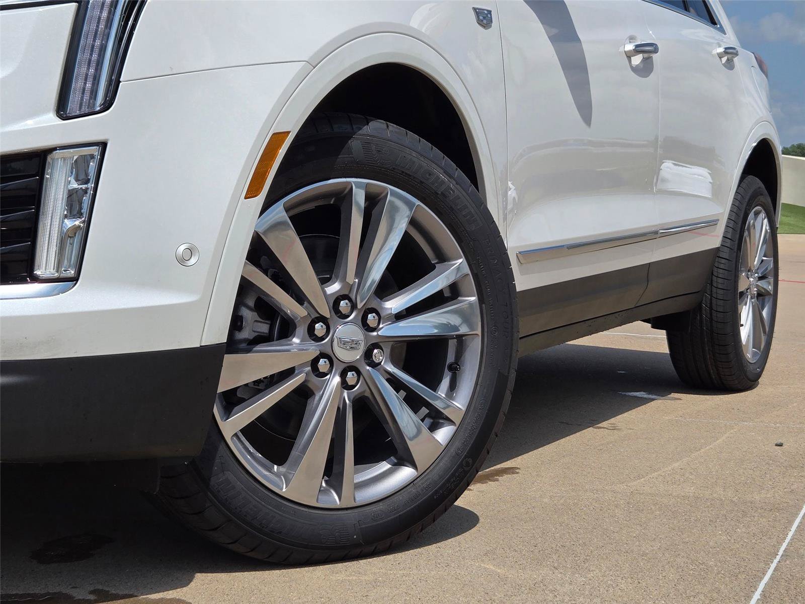 New 2026 Cadillac XT5 Premium Luxury w/ LPO, Floor Liner Package AWD/4WD image 8