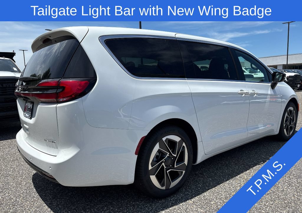 New 2027 Chrysler Pacifica Limited FWD image 28