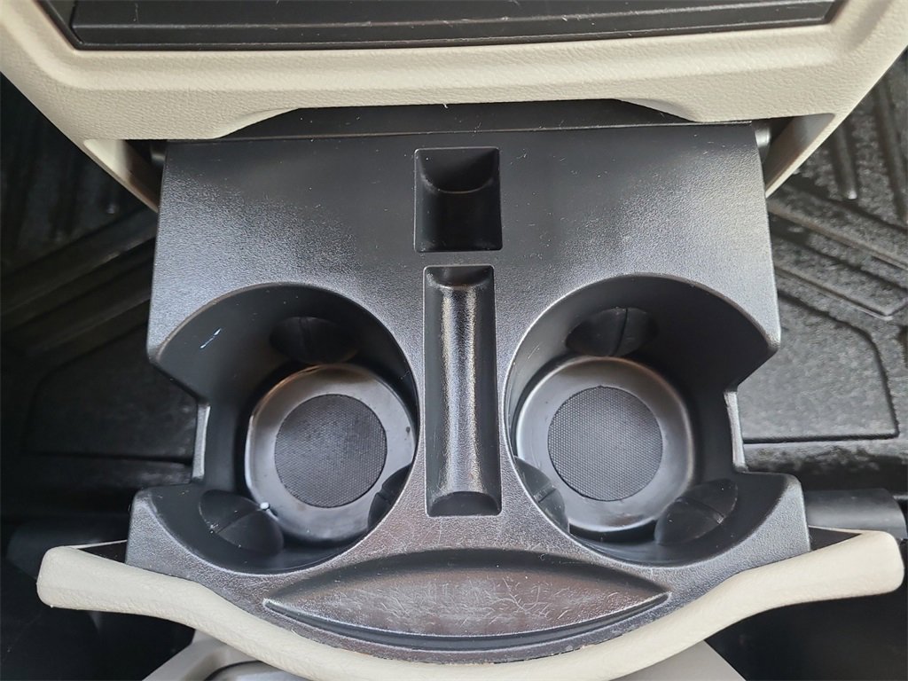 Used 2015 Chrysler Town & Country Touring image 22