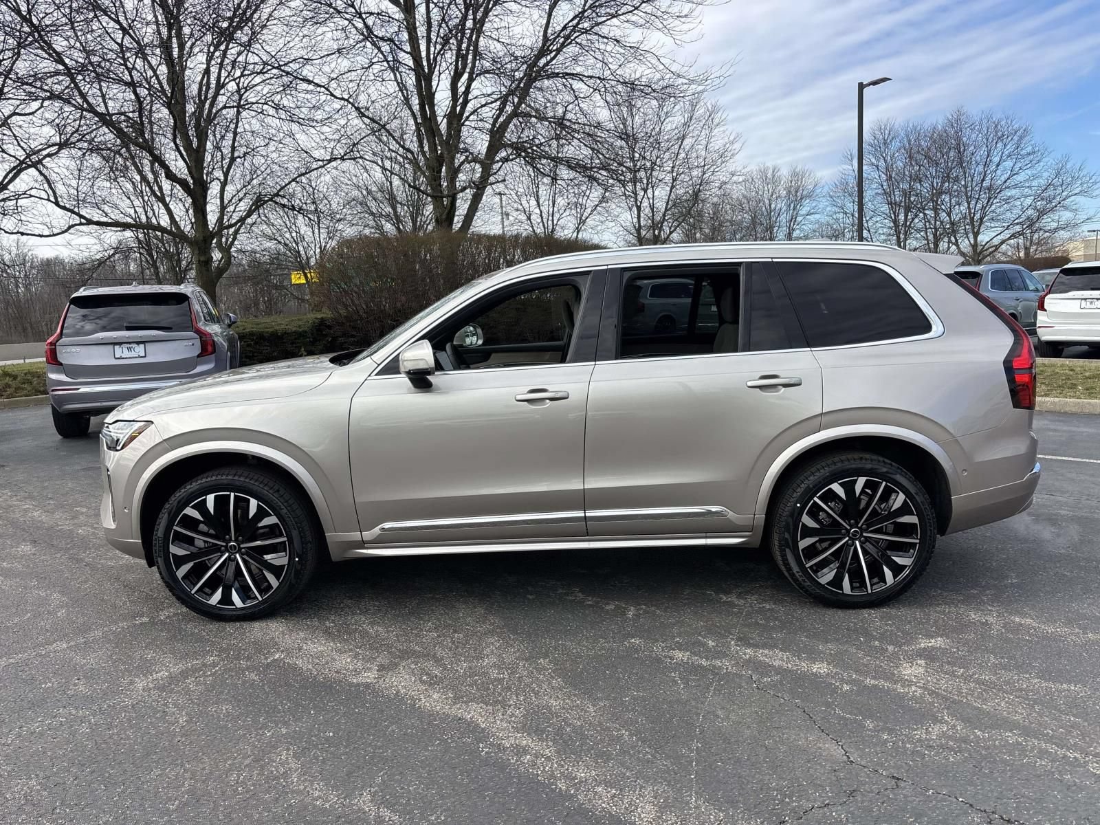 New 2026 Volvo XC90 B6 Plus w/ Protection Package Premier AWD/4WD image 4