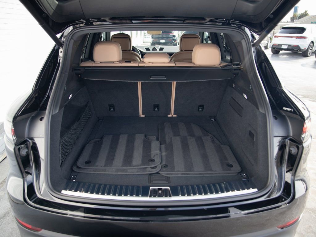 Used 2023 Porsche Cayenne image 23