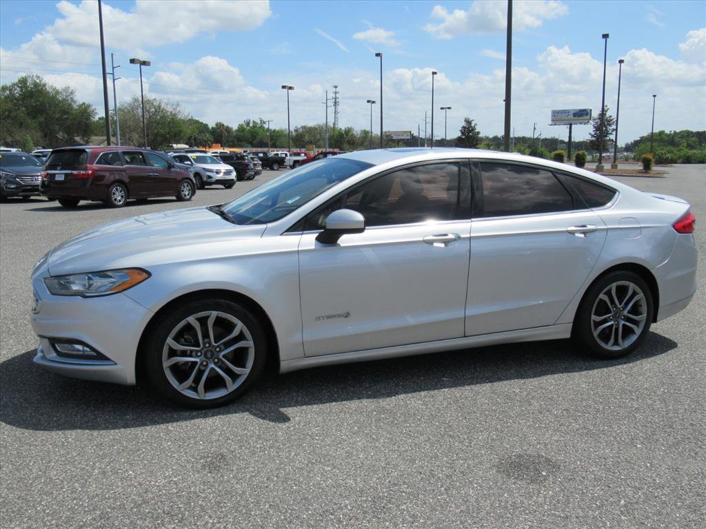 Used 2017 Ford Fusion SE w/ Equipment Group 601A image 4