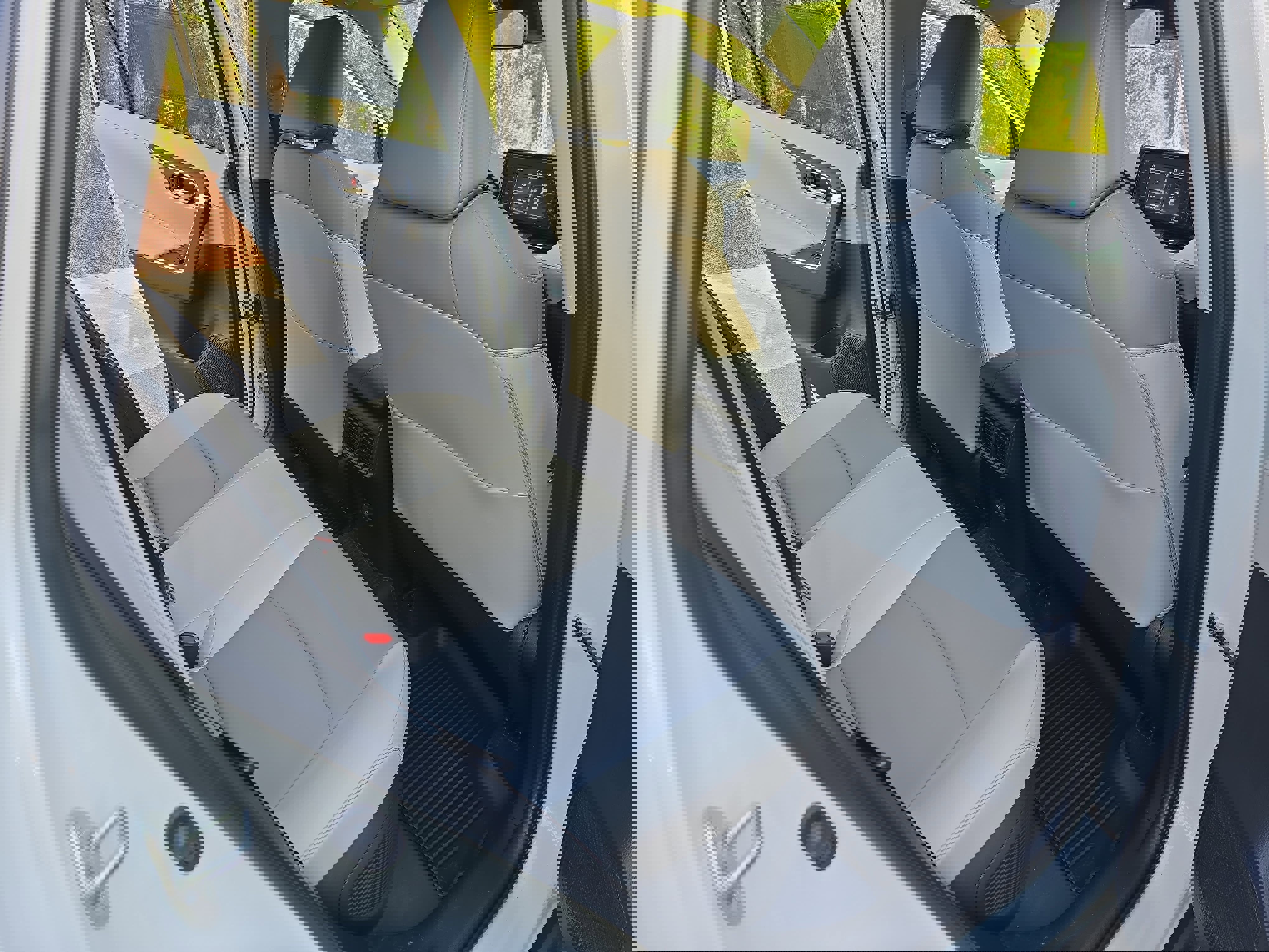 Used 2022 Toyota RAV4 XLE Premium image 11