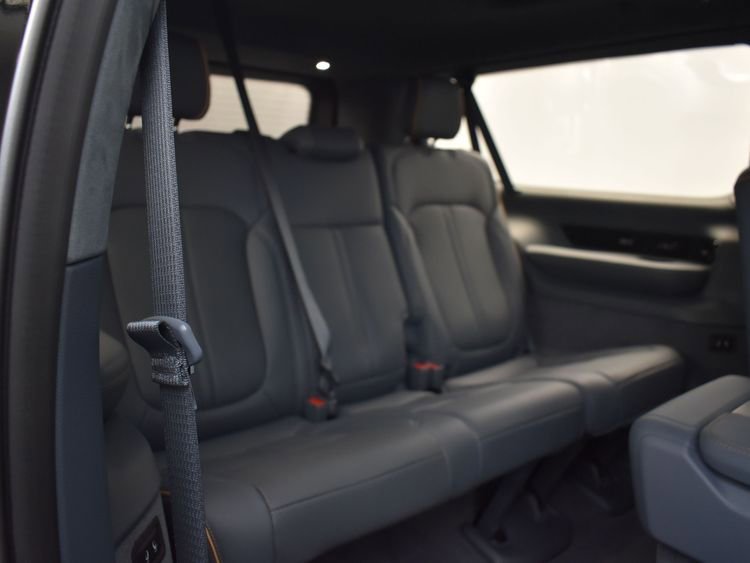 Used 2023 Jeep Grand Wagoneer L Series II w/ Premium Group II image 16