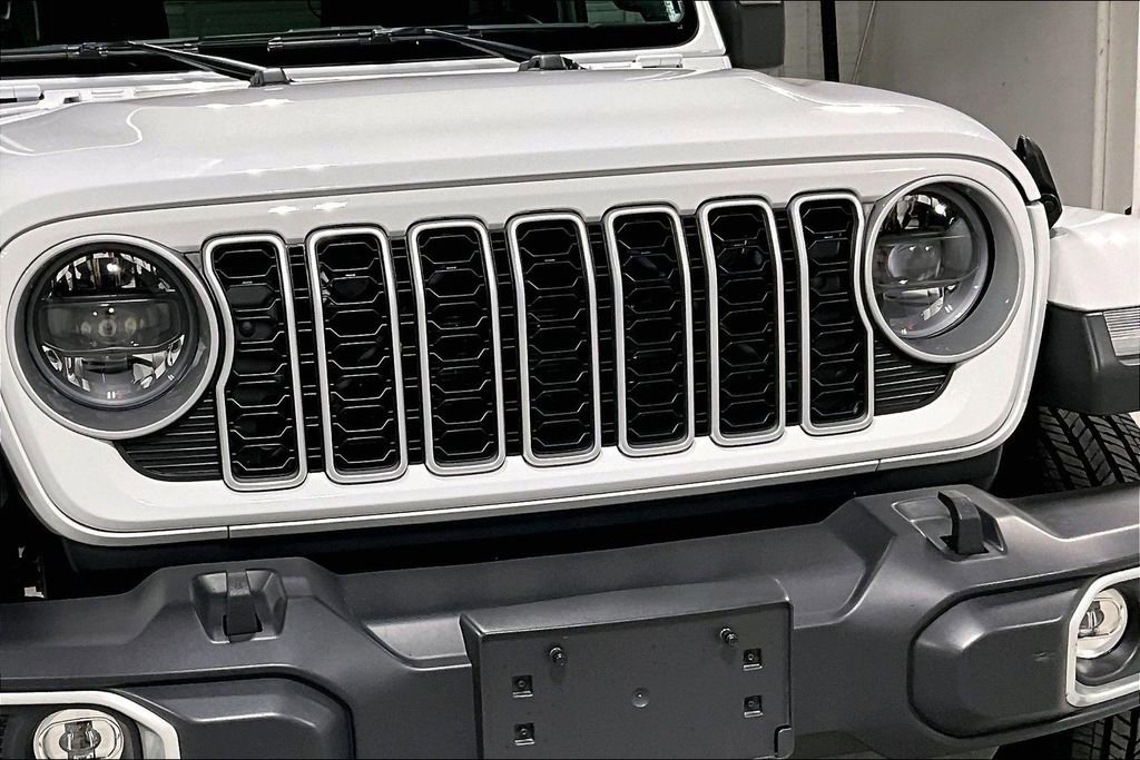 Used 2025 Jeep Wrangler Unlimited Sahara AWD/4WD image 38