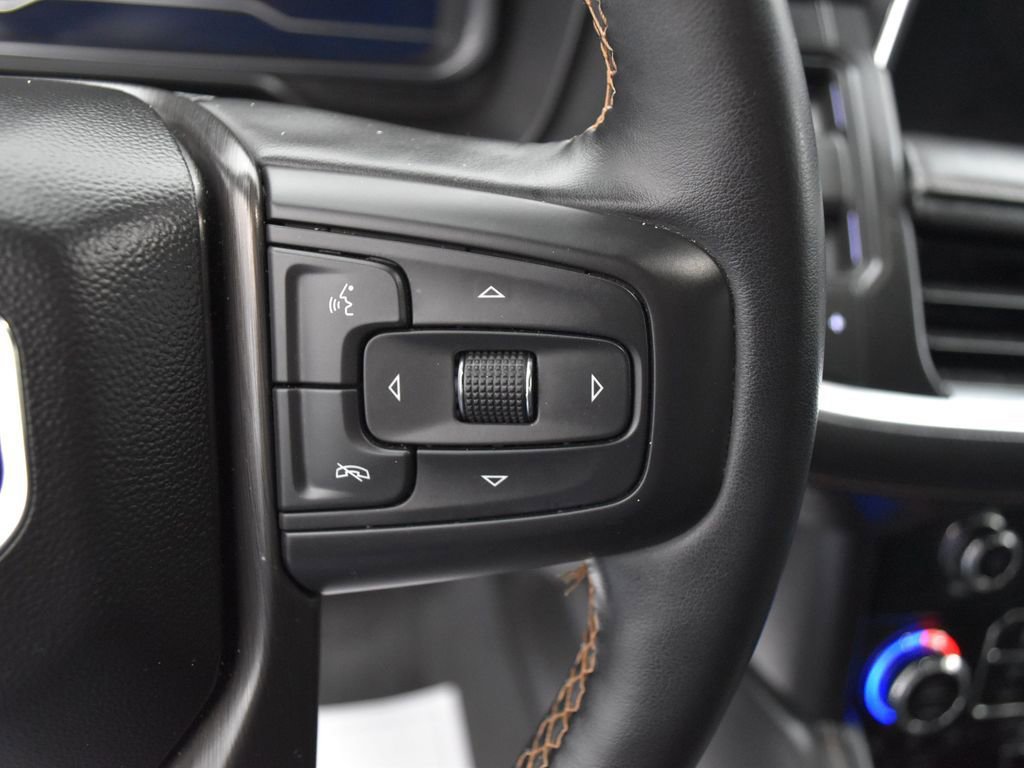 Used 2023 GMC Yukon XL AT4 AWD/4WD image 9