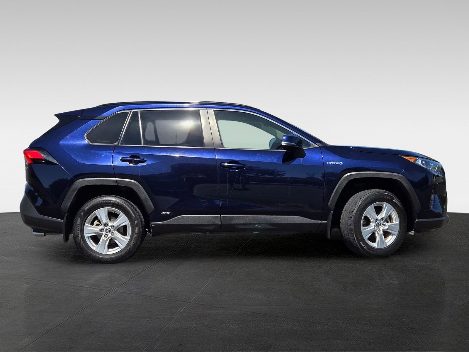Used 2020 Toyota RAV4 XLE w/ Convenience Package AWD/4WD image 3