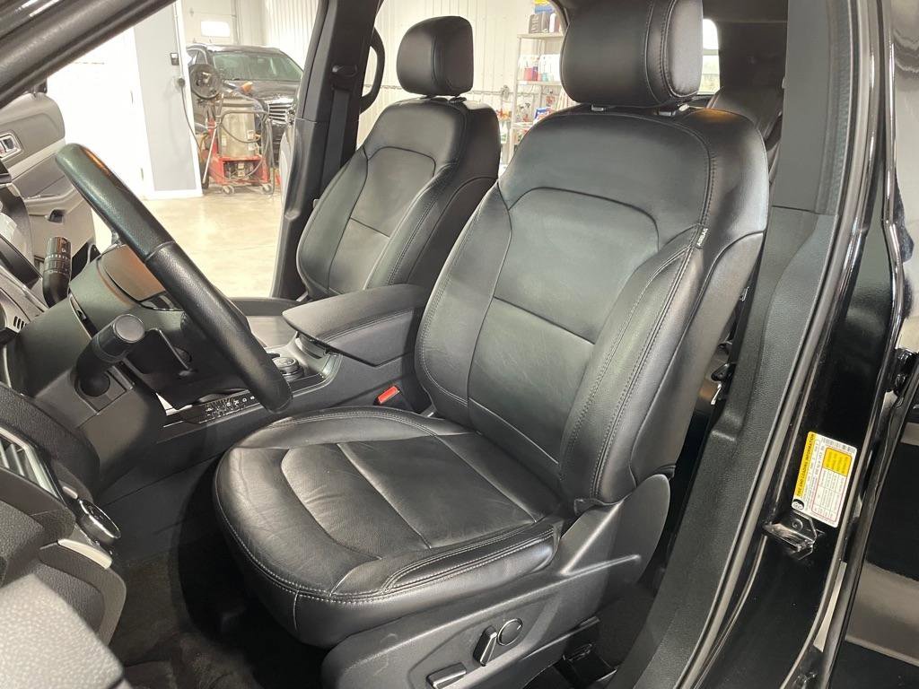 Used 2017 Ford Explorer XLT w/ Equipment Group 202A image 10