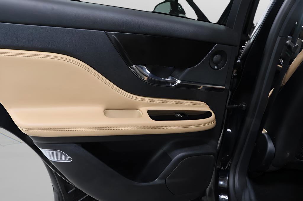 Used 2021 Lincoln Corsair Reserve w/ Equipment Group 201A image 25