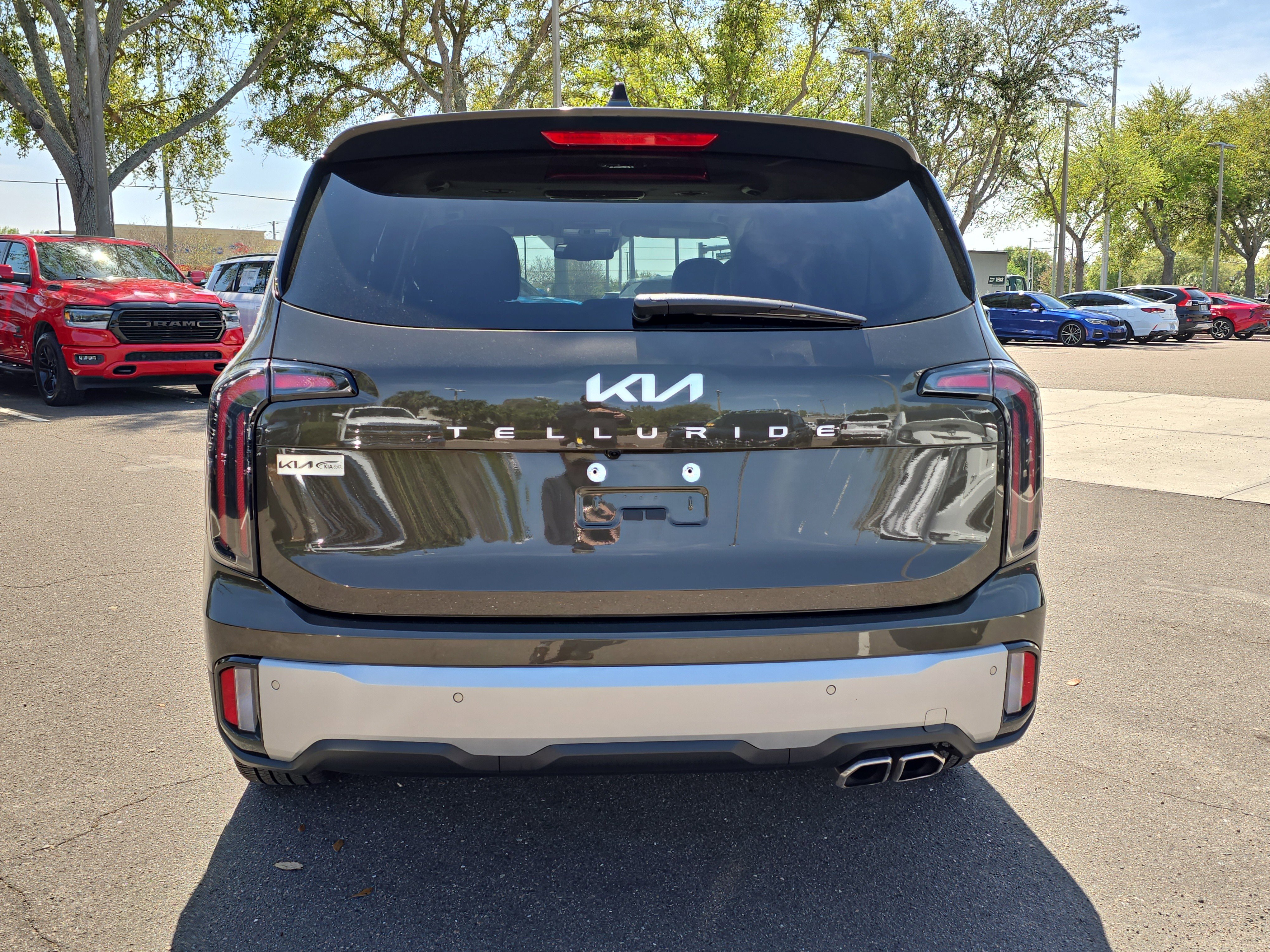 Certified 2023 Kia Telluride EX w/ EX Captain's Chair Package image 7