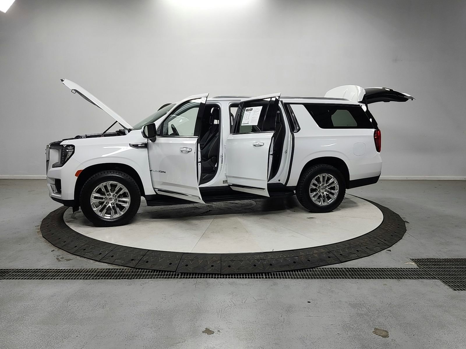 Used 2024 GMC Yukon XL SLT image 12