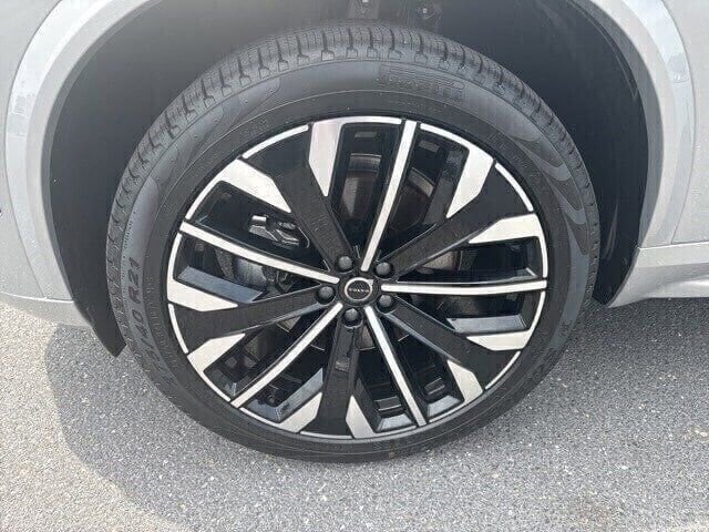 Used 2025 Volvo XC90 B6 Ultra w/ Protection Package Premier image 13