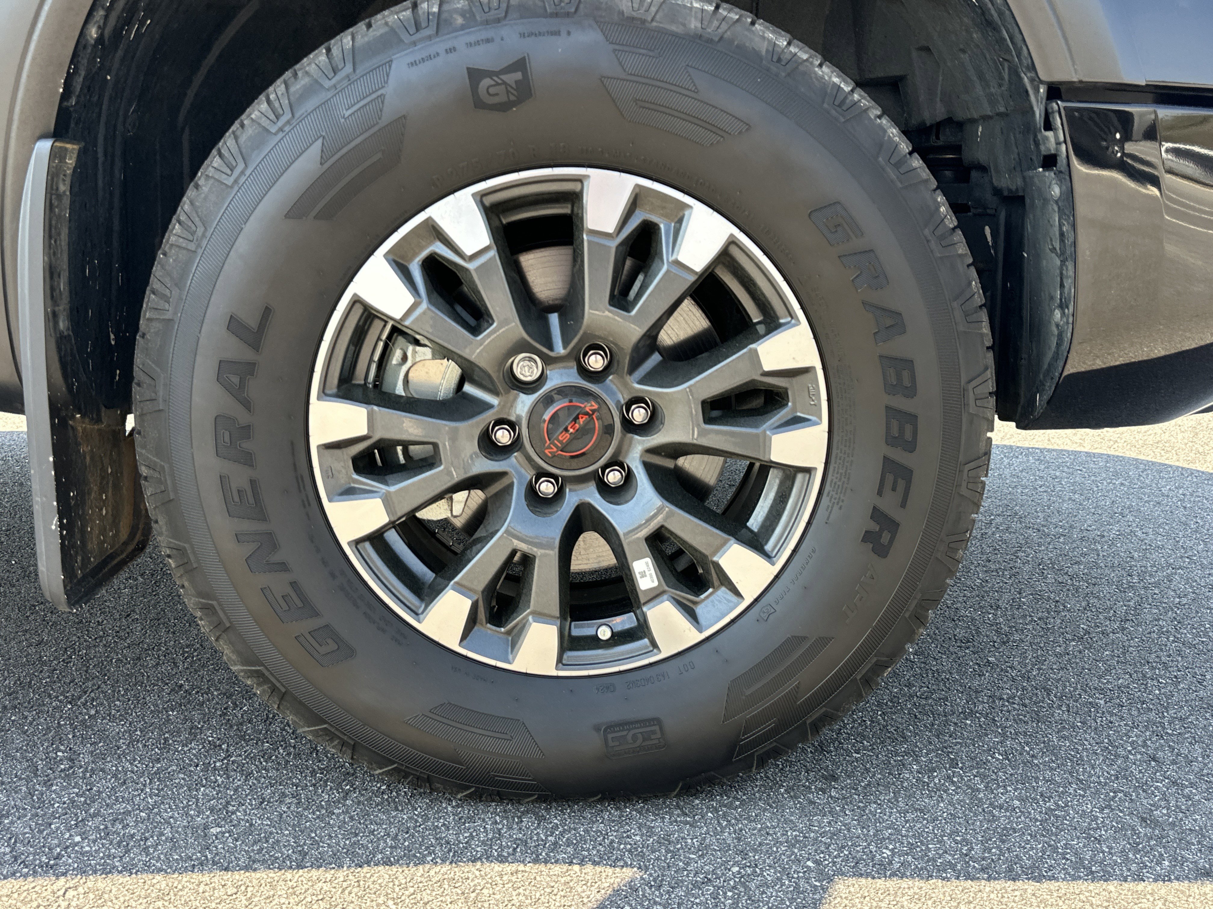 Used 2024 Nissan Titan PRO-4X w/ Pro-4x Convenience Package image 13