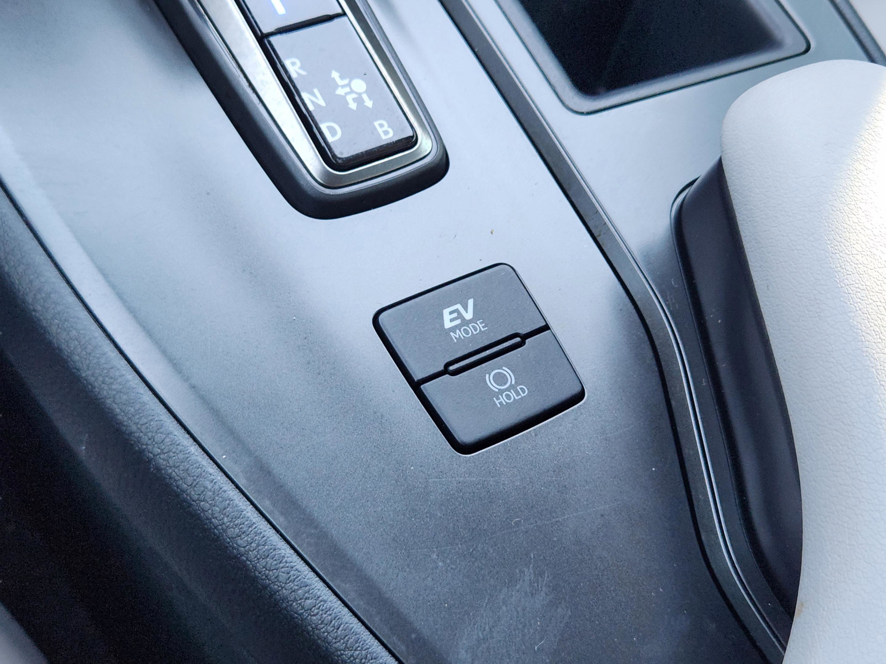 Certified 2025 Lexus UX 300h FWD image 15